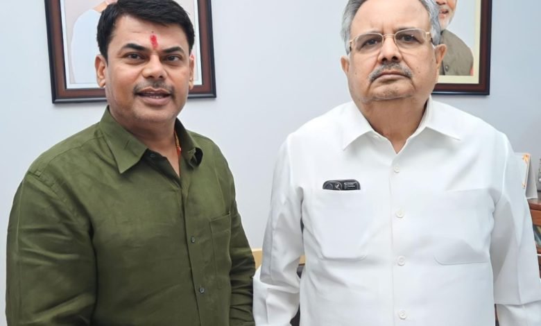 भिलाई के मुद्दे उठेंगे विधानसभा में, दया सिंह ने पूर्व सीएम डॉ. रमन सिंह को सौंपा मुद्दों का पुलिंदा