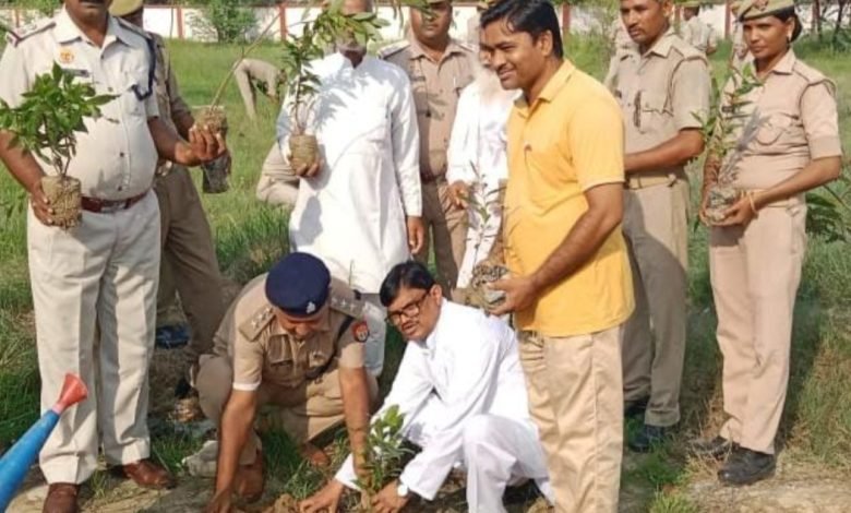 जवाहर नवोदय विद्यालय में पौधारोपण कर दिया पर्यावरण संरक्षण का संदेश