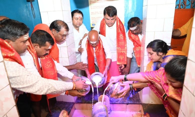 भिलाई:लक्ष्मीनारायण वार्ड 44 यादव पारा शिव मंदिर में 108 किलो दूध, दही, घी, शहद और चंदन से भोलेनाथ का हुआ महारुद्राभिषेक भिलाई:लक्ष्मीनारायण वार्ड 44 यादव पारा शिव मंदिर में 108 किलो दूध, दही, घी, शहद और चंदन से भोलेनाथ का हुआ महारुद्राभिषेक