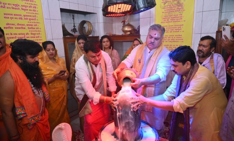 भिलाई में अजय जामवाल ने किया रूद्रामहाभिषेक, पूजा-अर्चना के बाद दया सिंह के निवास गए, परिजनों से की मुलाकात, दो घंटे तक महाभिषेक में हुए शामिल