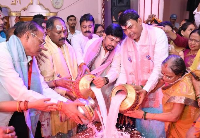 शिवमय हुआ हुडको: बोल बम सेवा एवं कल्याण समिति द्वारा अन्नपूर्णा शिव मंदिर में हुआ महारुद्राभिषेक, कान्हा महाराज की भजन में झूमें भक्