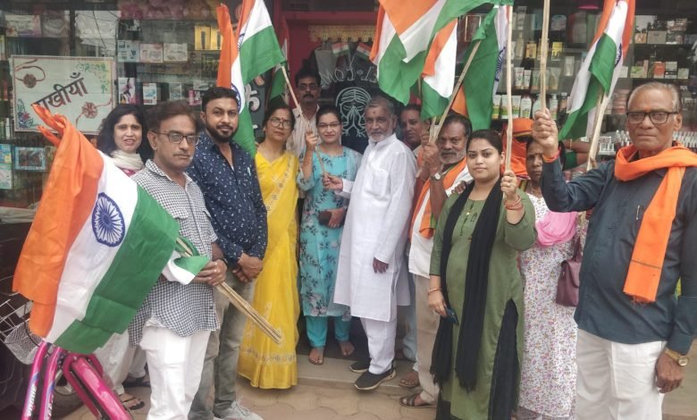 भिलाई: हर घर तिरंगा, घर घर तिरंगा,घर घर पहुचकर तिरंगा वितरण किए भिलाई: हर घर तिरंगा, घर घर तिरंगा,घर घर पहुचकर तिरंगा वितरण किए