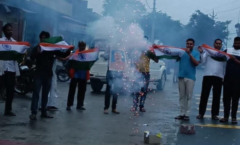 चन्द्रयान-3 की सफलतापूर्वक लैंडिंग से झूम उठे अमांपुर वासी