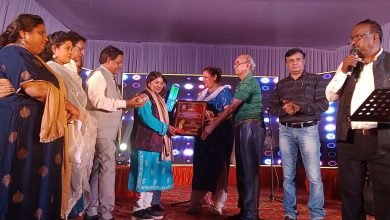 स्व मुकेश को दी गई श्रद्धांजलि… महिला पत्रकारों का हुआ सम्मान …