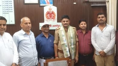 कोतवाली प्रभारी निरीक्षक को स्थानांतरण पर दी विदाई