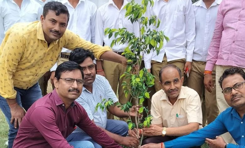 वृक्षारोपण कार्यक्रम का आयोजन, दिया संदेश
