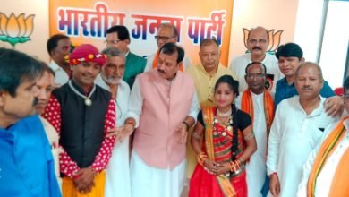 सांसद विजय बघेल जी ने जिला कार्यालयो में ध्वजारोहण किया