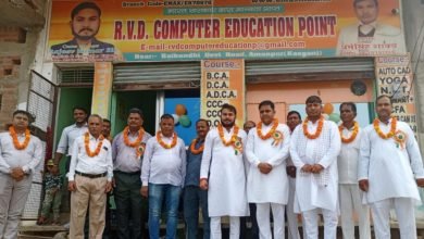 धूमधाम से फहराया तिरंगा, देश भक्ति के गीतों से भरा जोश