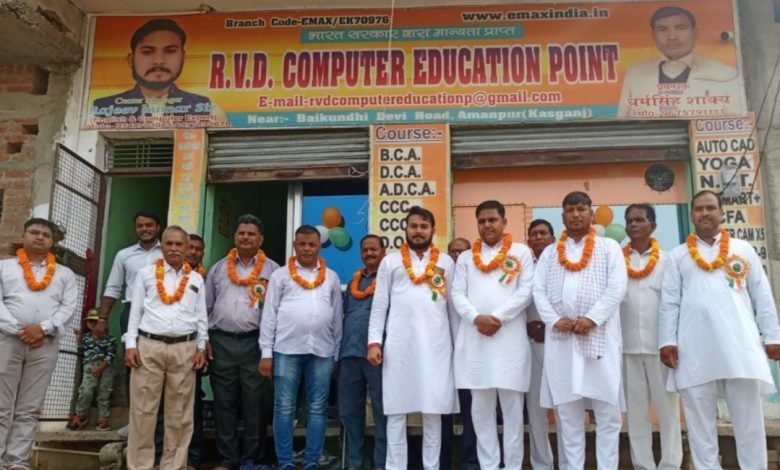 धूमधाम से फहराया तिरंगा, देश भक्ति के गीतों से भरा जोश