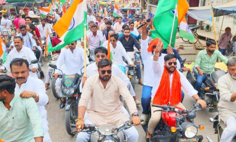 कासगंज:भाजपा युवा मोर्चा ने निकाली बाइक तिरंगा यात्रा
