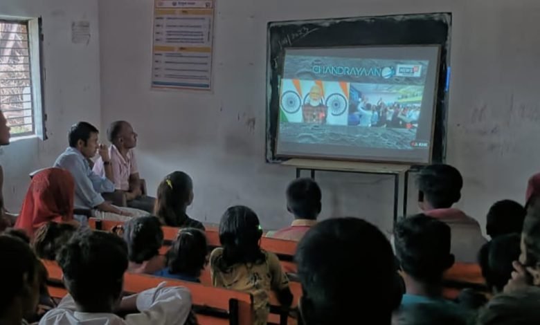 चंदा मामा अब नहीं रहा दूर-रतन प्रकाश