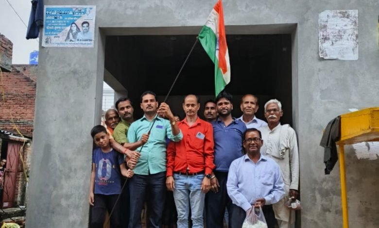 चंद्रयान 3 की लैंडिंग सफल होने पर खुशी जाहिर की,तिरंगा लहराया