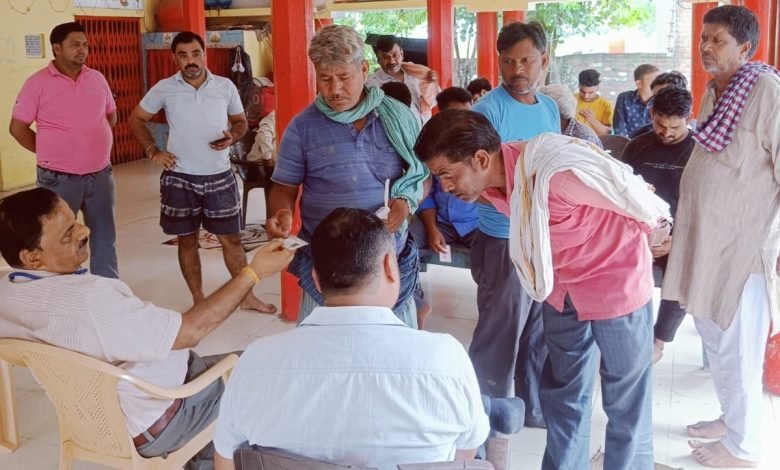 मिष्ठान दुकानदार साफ सफाई रखें,मिलावट नही होनी चाहिए-आनंद कुमार देव मिष्ठान दुकानदार साफ सफाई रखें,मिलावट नही होनी चाहिए-आनंद कुमार देव