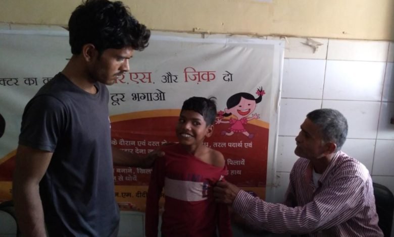 बंदरों के बढ़ते आतंक से अमांपुर के लोग परेशान