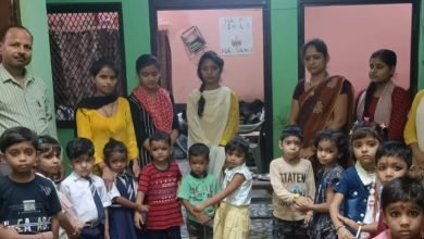 भाईयों की कलाई पर बाँधे बहनों ने रक्षासूत्र