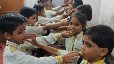 बड़े हर्षोल्लास के साथ छात्राओं ने छात्रों की कलाई पर बांधा रक्षा का सूत्र,