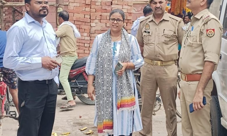 श्रीकृष्ण जन्माष्टमी को लेकर अमांपुर में पुलिस ने किया पैदल मार्च श्रीकृष्ण जन्माष्टमी को लेकर अमांपुर में पुलिस ने किया पैदल मार्च