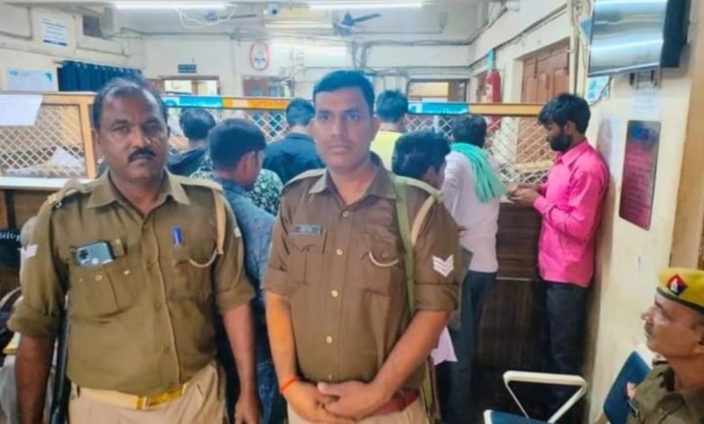 पुलिस ने बैंकों में परखी सुरक्षा व्यवस्था, पुलिस ने बैकों में सुरक्षा व्यवस्था को परखा पुलिस ने बैंकों में परखी सुरक्षा व्यवस्था, पुलिस ने बैकों में सुरक्षा व्यवस्था को परखा