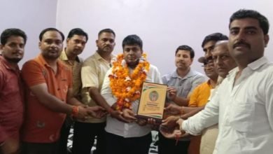 पीसीएस(जे) में चयनित होने पर प्रतीक गुप्ता का स्वागत किया