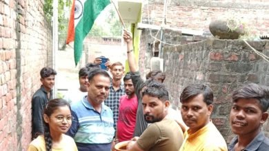 मेरी माटी मेरा देश अभियान के तहत भाजपा कार्यकर्ताओं ने घर घर जाकर मिट्टी एकत्रित की