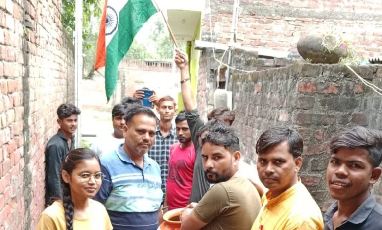 मेरी माटी मेरा देश अभियान के तहत भाजपा कार्यकर्ताओं ने घर घर जाकर मिट्टी एकत्रित की मेरी माटी मेरा देश अभियान के तहत भाजपा कार्यकर्ताओं ने घर घर जाकर मिट्टी एकत्रित की