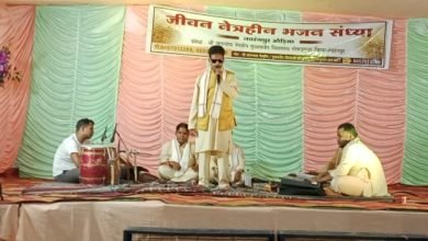 नेत्रहीन संगीतकारों ने भजनों पर प्रस्तुति दी