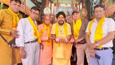 श्री चित्रगुप्त पीठ स्थल पर हो रहे द्वार निर्माण के साक्षी बने कासगंज के कायस्थ बंधु