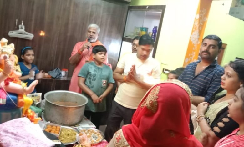 कासगंज:अमांपुर श्रीगणेश महोत्सव में पंडालों गणपति बप्पा की धूम