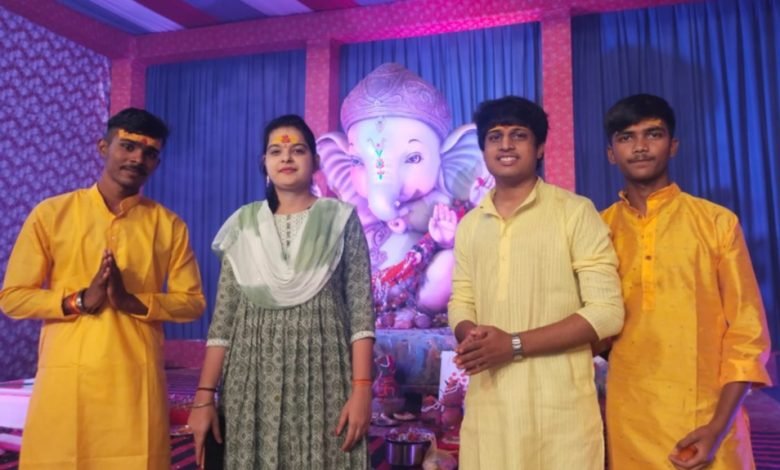 सैकड़ो भक्तों ने गणेश जी के दर्शन कर पूजा अर्चना की
