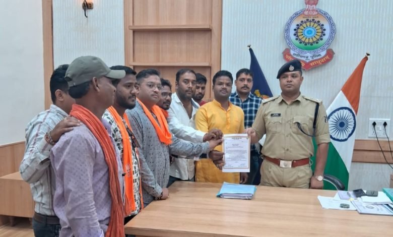 भारतीय जनता युवा मोर्चा जिला भिलाई ने एसपी शलभ सिन्हा को सौंपा ज्ञापन