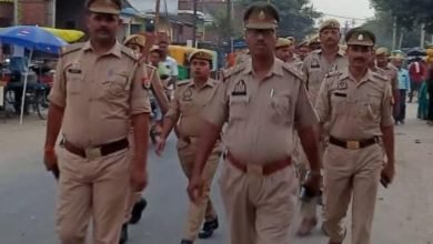 पुलिस ने पैदल फ्लैग मार्च कर दिया लोगों को सुरक्षा का संदेश