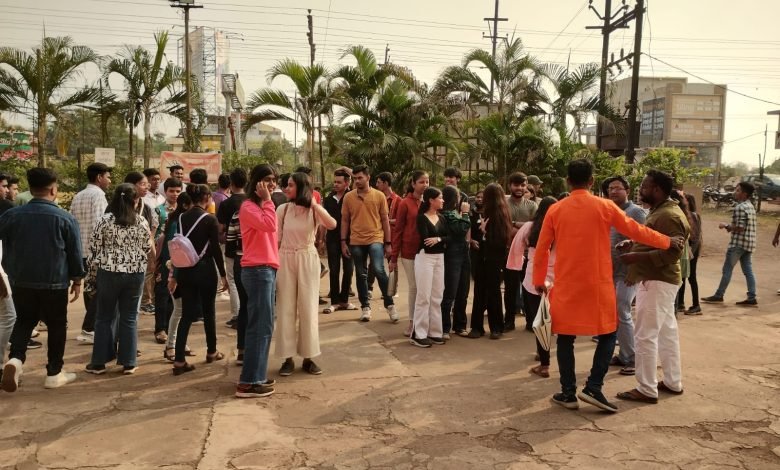 न्यू वसंत में फ़िल्म-:”12th फैल” देख भिलाई के स्टूडेंट्स ने IPS बनने का जुनून दिखाया