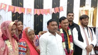 विधायक हरिओम वर्मा ने कार्यकताओं संग केक काटकर मनाई शादी की सालगिरह