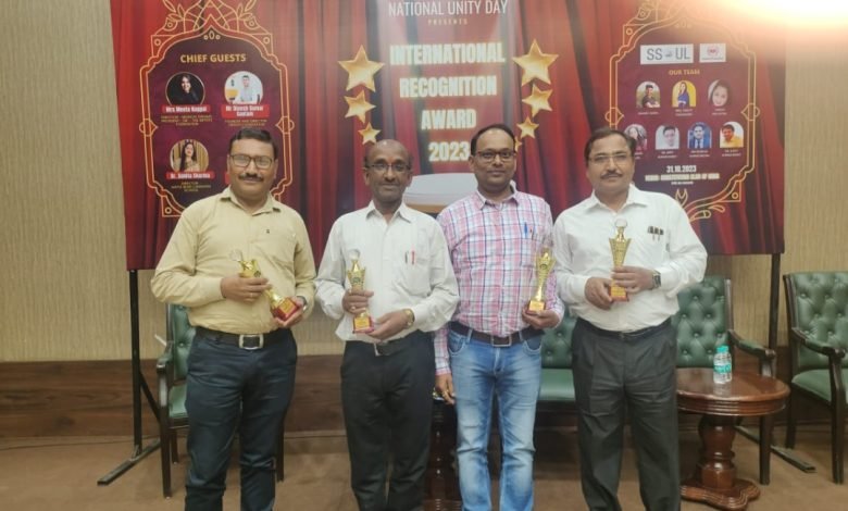 शेरवानी इंटर कॉलेज के अध्यापक हुए सम्मानित शेरवानी इंटर कॉलेज के अध्यापक हुए सम्मानित