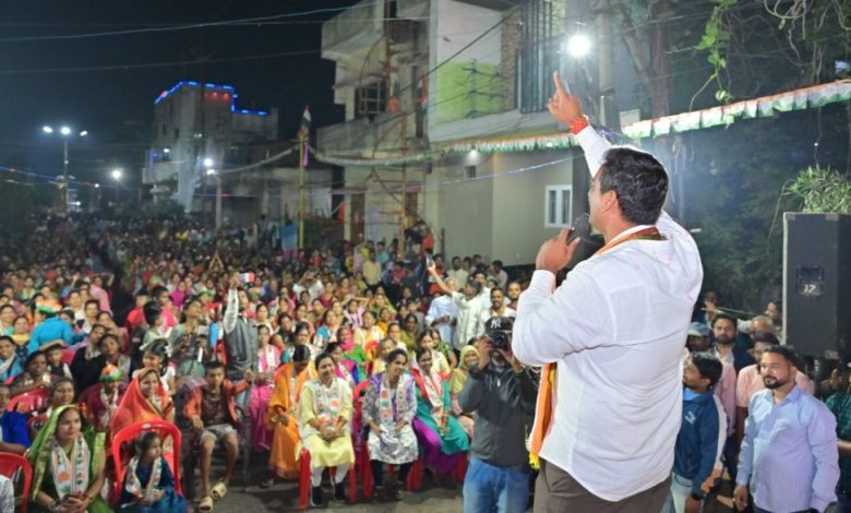 भिलाई की जनता को देवेंद्र यादव पर विश्वास, मतदाताओं ने खुलकर कहा दोबारा देवेंद्र को ही बनाएंगे अपना विधायक भिलाई की जनता को देवेंद्र यादव पर विश्वास, मतदाताओं ने खुलकर कहा दोबारा देवेंद्र को ही बनाएंगे अपना विधायक
