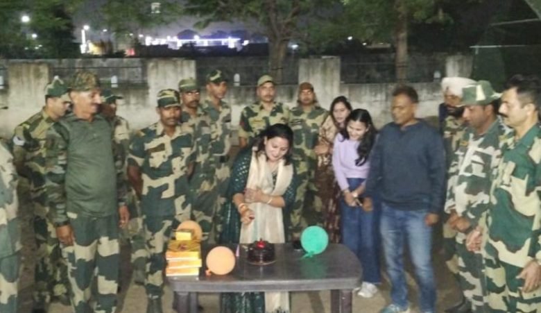 जन्मदिवस पर दिखा देश प्रेम,शालीनता के साथ मनाया अपना जन्मदिन