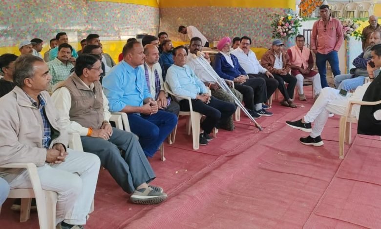 निगम ठेकेदारों ने लंबित भुगतान समस्या पर विधायक रिकेश सेन का कराना ध्यानाकर्षण