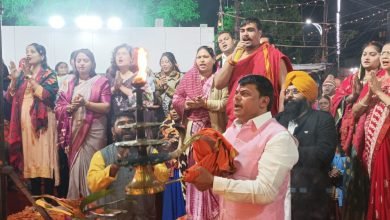 जीत की खुशी प्रभु श्रीराम की पूजा-अर्चना के साथ: खुर्सीपार में दया सिंह ने पूजा करने के बाद की जमकर आतिशबाजी, साय के CM बनने से हर्ष