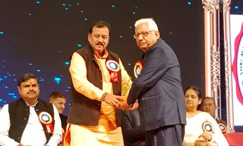 श्री महावीर जैन पब्लिक स्कुल पुलगांव में वार्षिक उत्सव सम्पन्न श्री महावीर जैन पब्लिक स्कुल पुलगांव में वार्षिक उत्सव सम्पन्न