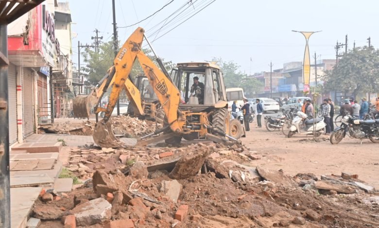 भिलाई: संडे मार्केट मे निगम का फिर चला बुलडोजर,हुई बेदखली कार्रवाई