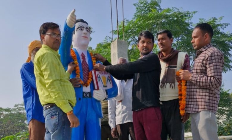 भाजपा कार्यकर्ताओ ने मनाया संविधान निर्माता का परिनिर्वाण दिवस