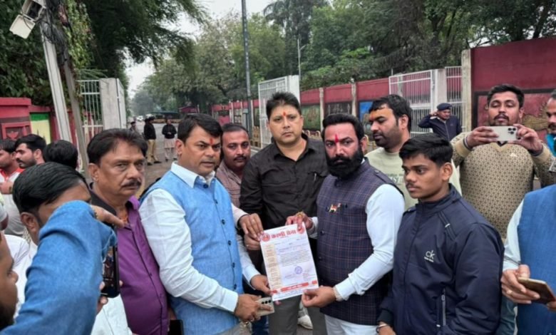 करणी सेना अध्यक्ष सुखदेव सिंह गोगामेड़ी की हत्या पर छत्तीसगढ़ के समस्त क्षत्रिय संगठनों ने रायपुर में किया विरोध प्रदर्शन