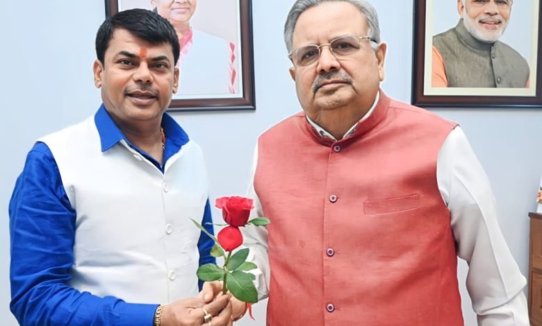 बीजेपी की जीत पर शानदार चुनाव परिणाम के बाद पूर्व सीएम डॉ. रमन और भाजपा प्रदेश अध्यक्ष अरूण साव से दया सिंह ने की मुलाकात,दी जीत की बधाई बीजेपी की जीत पर शानदार चुनाव परिणाम के बाद पूर्व सीएम डॉ. रमन और भाजपा प्रदेश अध्यक्ष अरूण साव से दया सिंह ने की मुलाकात,दी जीत की बधाई