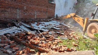 भिलाई: सरकारी योजना के आवास से लगकर किये गये अवैध कब्जे पर निगम का चला बुलडोजर