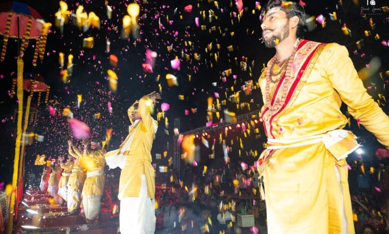 महाआरती देखने पहुंचे हजारों श्रद्धालु,शिवनाथ महोत्सव बना साल का बड़ा उत्सव महाआरती देखने पहुंचे हजारों श्रद्धालु,शिवनाथ महोत्सव बना साल का बड़ा उत्सव