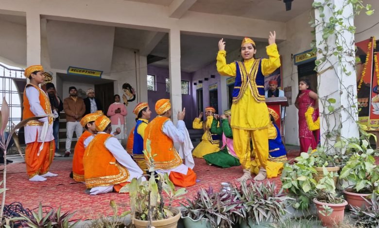 सेंट वी0 एन0 पब्लिक स्कूल में धूमधाम से मना 75 वा गणतंत्र दिवस सेंट वी0 एन0 पब्लिक स्कूल में धूमधाम से मना 75 वा गणतंत्र दिवस