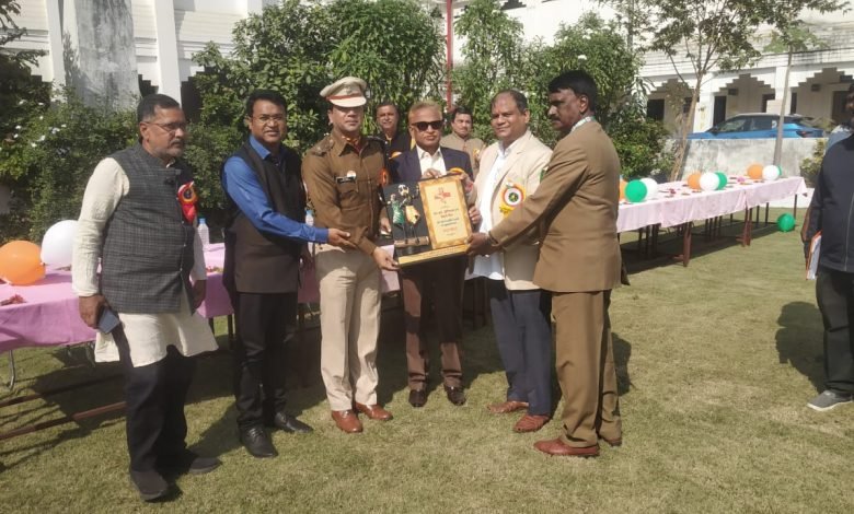 एस आर हॉस्पिटल में मनाया गया 75 वॉ गणतन्त्र दिवस एस आर हॉस्पिटल में मनाया गया 75 वॉ गणतन्त्र दिवस