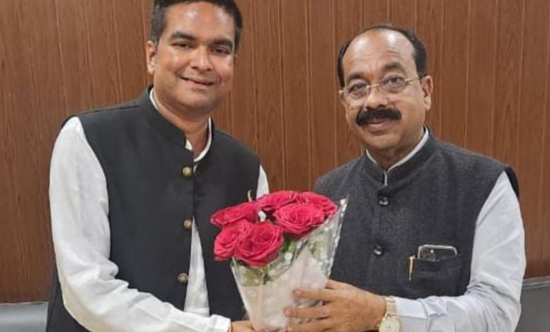 छत्तीसगढ़ में आधी रात बड़ी प्रशासनिक सर्जरी,डिप्टी सीएम से विधायक रिकेश सेन मिलें