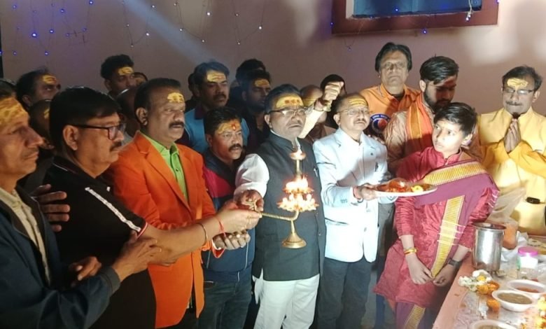भिलाई। भिलाई इस्पात मज़दूर संघ कार्यालय पर दीप प्रज्वलित कर आतिशबाजी की मनाई दीपावली