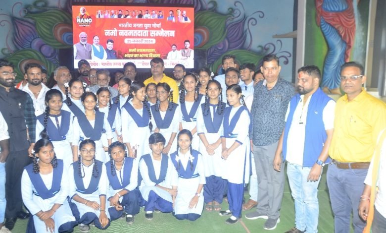 भाजयुमो खुर्सीपार मंडल भिलाई ने आयोजित किया नवमतदाता सम्मेलन सैकड़ों की संख्या में छात्रों ने सुना मोदी जी को भाजयुमो खुर्सीपार मंडल भिलाई ने आयोजित किया नवमतदाता सम्मेलन सैकड़ों की संख्या में छात्रों ने सुना मोदी जी को